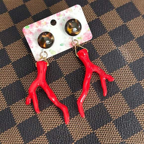 NWT Acrylic Coral Dangle Earrings - Red / Coral / White - Picture 11 of 13